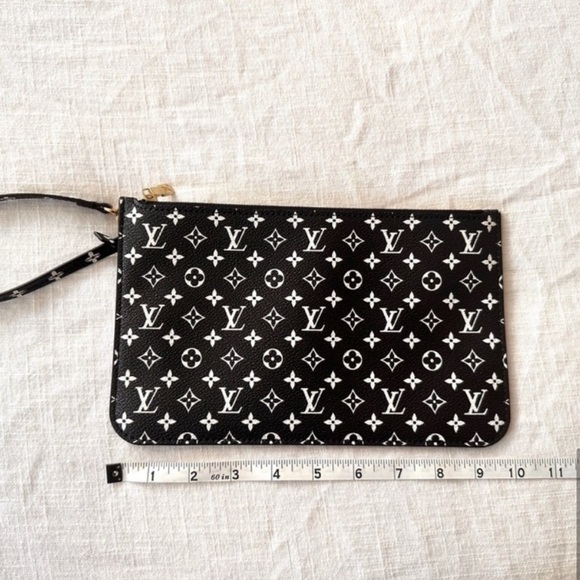 Louis Vuitton Jungle Neverfull Pochette NWOT - Picture 4 of 10